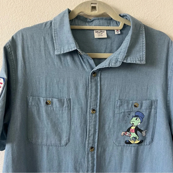 Disney Parks x Junk Food Pinocchio Jiminy Cricket Geppetto Chambray Camp Shirt M - Picture 4 of 16